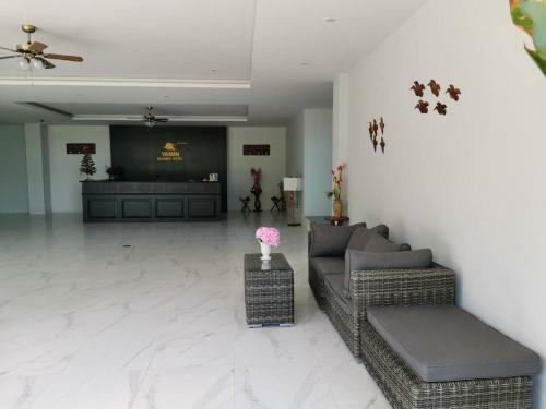 Yamin Seaview Hotel