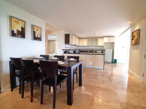 Spacious Apartment With Ocean View In Panwa