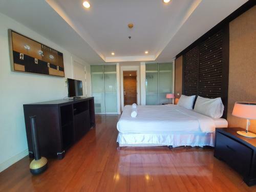 Spacious Apartment With Ocean View In Panwa