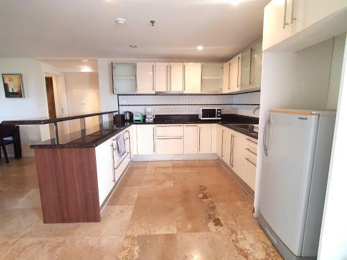 Spacious Apartment With Ocean View In Panwa