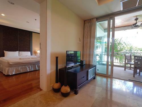 Spacious Apartment With Ocean View In Panwa