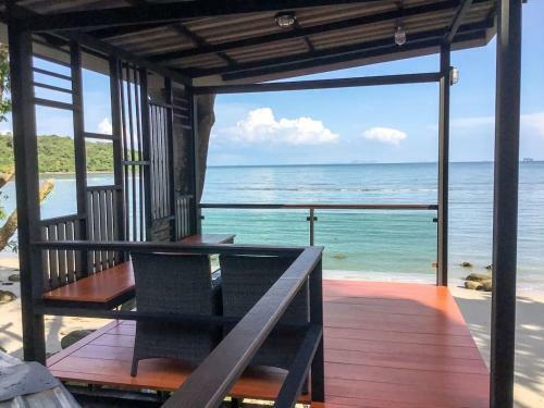 Koh Sirey Beachfront Pool Villa