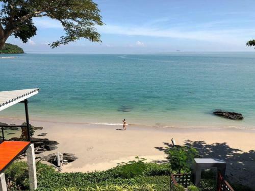 Koh Sirey Beachfront Pool Villa 2 Bedrooms