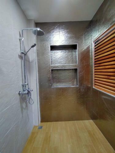 Hotel Uthaithani Resort