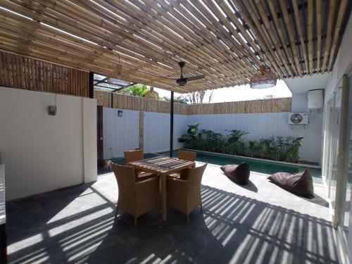 Nueve Springleaf Villa