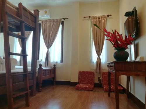 Hostal Baan Bussaba Hotel