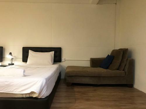 Boundary Hostel And Cafe
