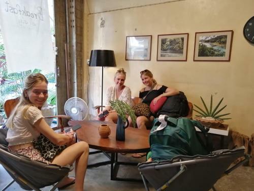 Boundary Hostel And Cafe