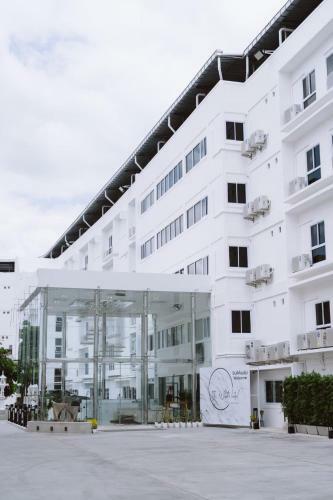 Thewhitehotel By Charoensri - Sha Extra Plus
