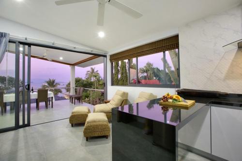 7 Bedroom Beautiful Beach Front Villa