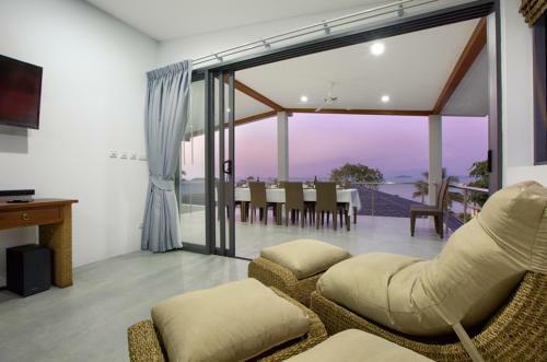 7 Bedroom Beautiful Beach Front Villa