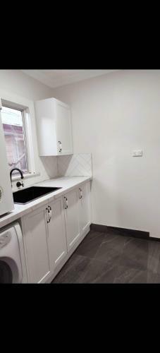 Touch Of Luxury In Works,payment Onsite Or Call Ahead