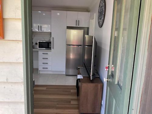 Oakleigh Unit . Private(gate & Bathroom & Kitchen)