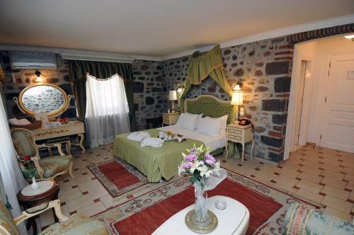 Pyrgos Of Mytilene Hotel