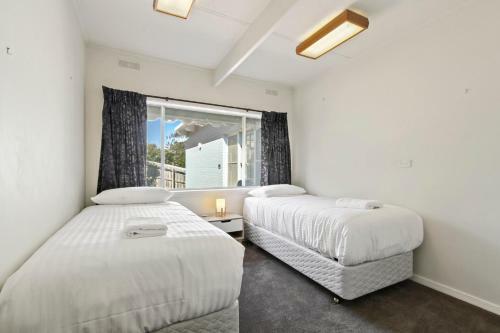 Newlands Drive Waterfront With Jetty