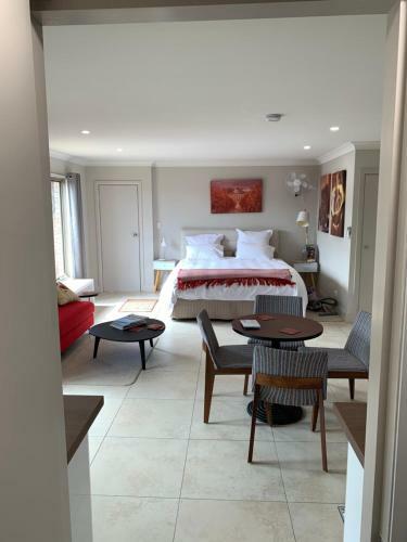 Bed & Breakfast Camelot Country Stay In Orange