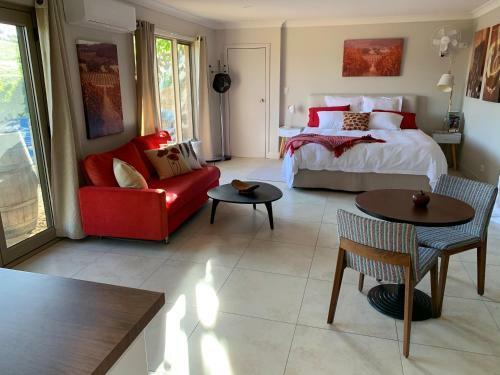 Bed & Breakfast Camelot Country Stay In Orange