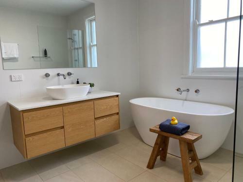 Stylish Comfort & Centrally Located!