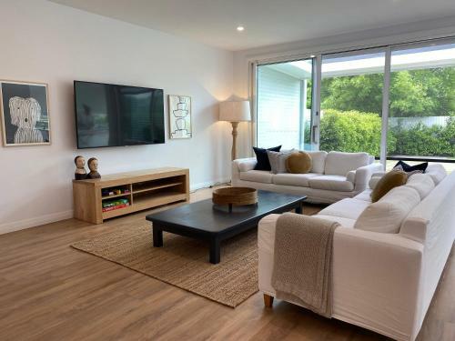 Stylish Comfort & Centrally Located!