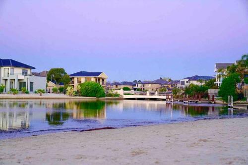 Waterfront Grand Villa For Big Group