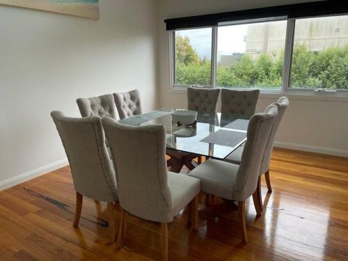 Calypso Retreat - Modern Townhouse - Ocean Views