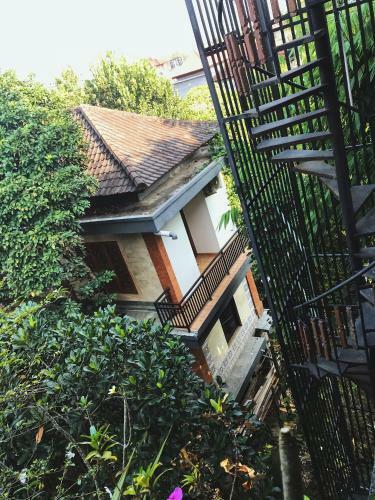 Lodge Pondok Legon House