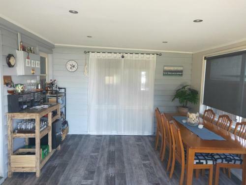 Swansong In Queenscliff