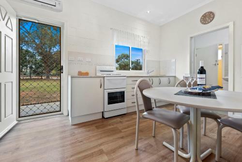 Riversands Rest Accommodation Paringa - River Box Cottage