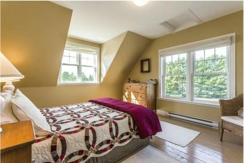 Lovely Lac-brome 3 Bedroom Lakefront Cottage