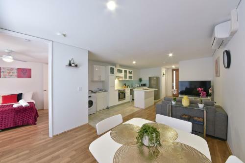 2bed2bath Apartment Close To Airport/city
