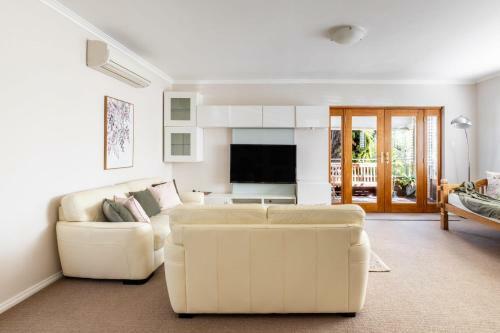 Charming 2br Apartment In A Great Location With Wifi & Bbq