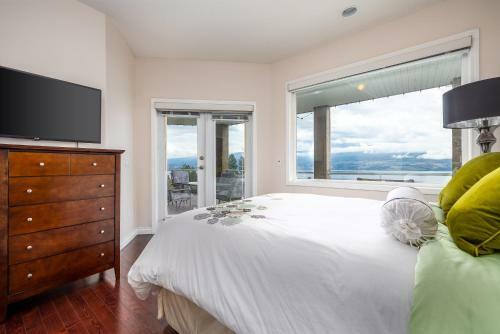 Stunning Lake View Villa