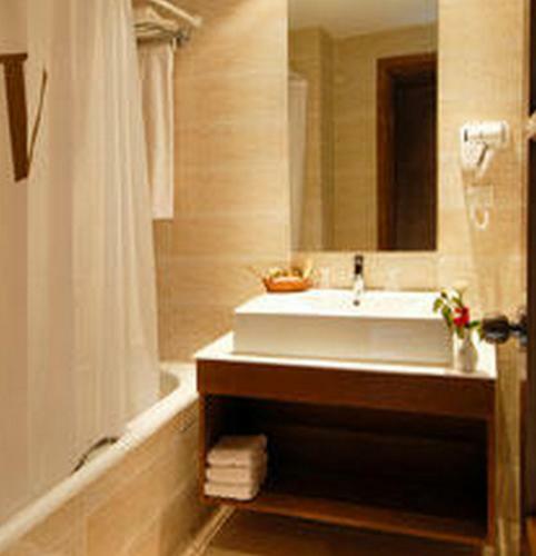 Hotel Vincci Helios Beach