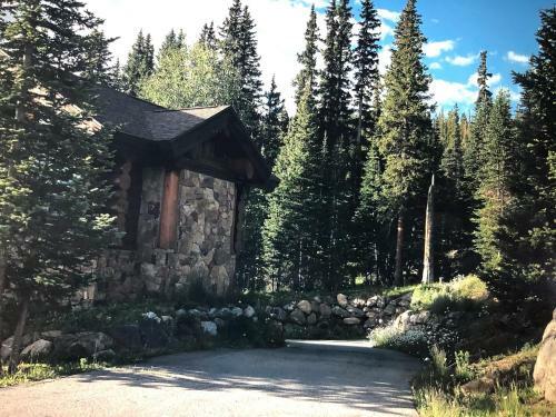 Copper Hideaway - Large Exquisite Cabin In The Rocky Mountains! Cabin