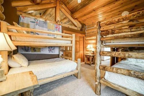 Copper Hideaway - Large Exquisite Cabin In The Rocky Mountains! Cabin