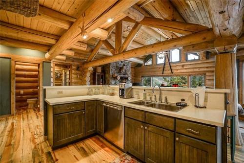 Copper Hideaway - Large Exquisite Cabin In The Rocky Mountains! Cabin
