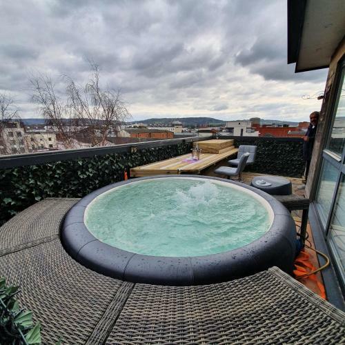 Apartamento Central Penthouse With Hot Tub & Views 24