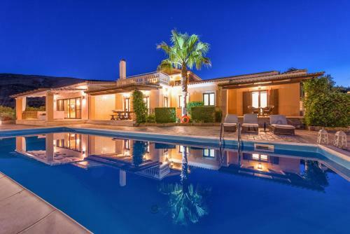 Astarte Villas - The Villa In Olive Grove