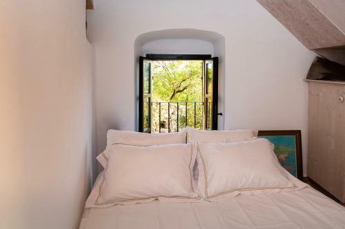 Villa Positivespace Olive Tree