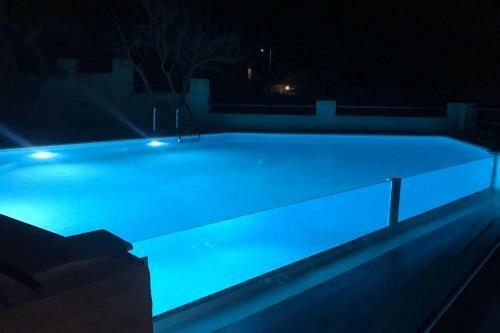 Apartamento Aliki's Top Floor Suite With Shared Infinity Pool!
