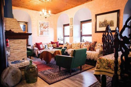 Makrinitsa Historical-traditional Renovated House