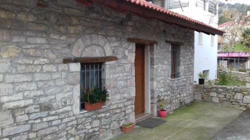 Apartamento Manesi Stone Built Studio