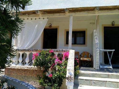 Villa Quiet Place With Efflorescent Garden