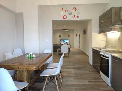 Studio & Apartment By The Beach