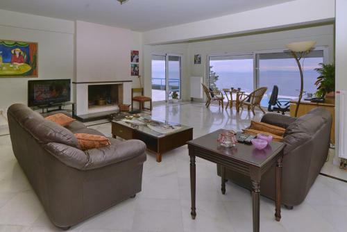Anemolia Luxurious Villa