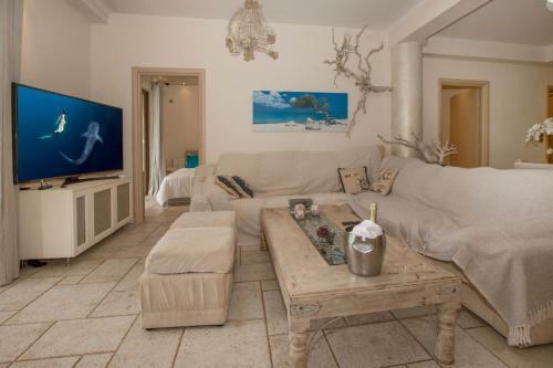 Family Getaway In Marathon By Ghh
