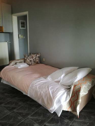 Seven Seas Apartments