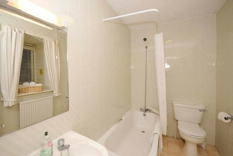 Ferrybridge Hotel