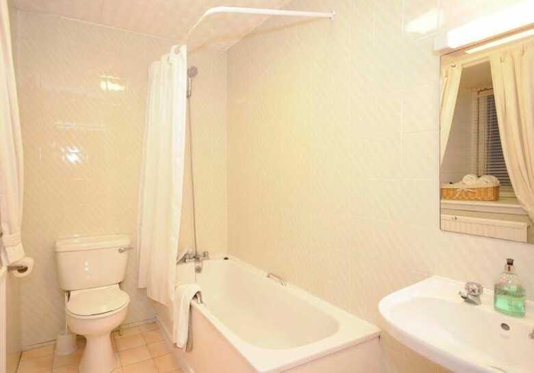 Ferrybridge Hotel