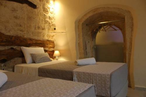 Stone Villa With Swimming Pool-bbq!
